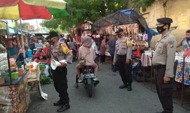 Sasar Pasar Laris di Cibodas, Polisi Gelar Operasi Aman Nusa II Protokol Kesehatan Sasar Pasar Laris di Cibodas, Polisi Gelar Operasi Aman Nusa II Protokol Kesehatan