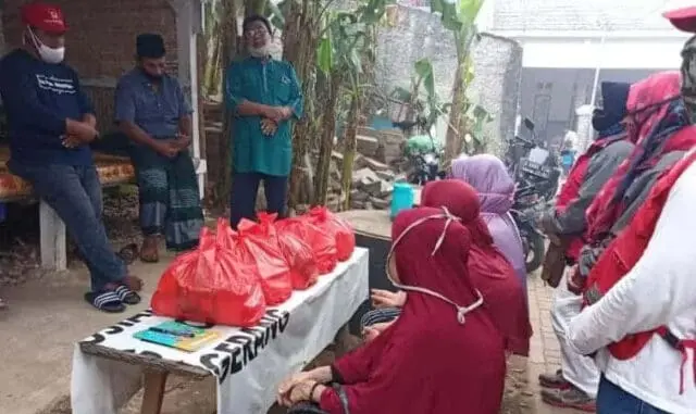 Muharram, PMI Pinang Berbagi Sembako dan Uang Tunai ke Dhuafa dan Anak Yatim Muharram, PMI Pinang Berbagi Sembako dan Uang Tunai ke Dhuafa dan Anak Yatim