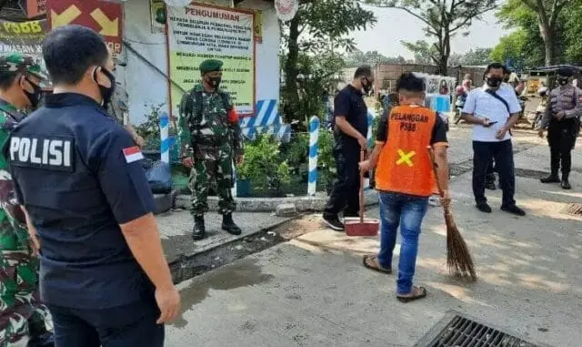 Operasi Yustisi Gabungan, Pelanggar Prokes di Kota Tangerang Disanksi Operasi Yustisi Gabungan, Pelanggar Prokes di Kota Tangerang Disanksi