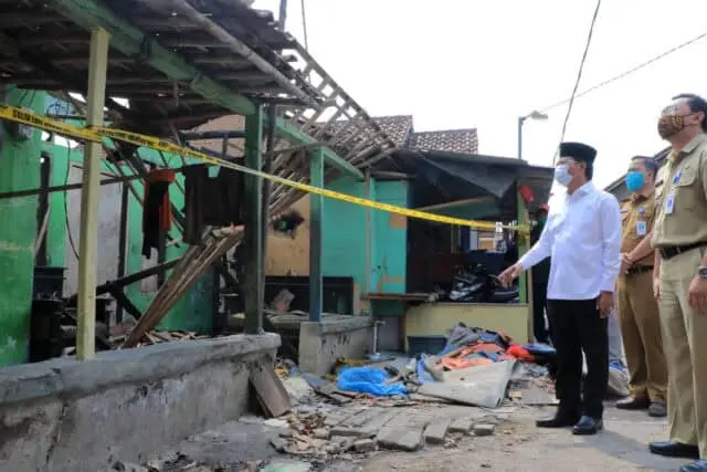 Sachrudin Kunjungi Rumah Warga Korban Kebakaran di Neglasari Sachrudin Kunjungi Rumah Warga Korban Kebakaran di Neglasari
