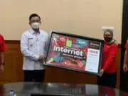 Telkomsel-Pemprov Banten Berikan 800 Ribu Kartu Internet Merdeka Belajar Telkomsel-Pemprov Banten Berikan 800 Ribu Kartu Internet Merdeka Belajar