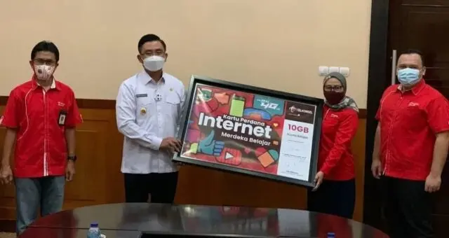 Telkomsel-Pemprov Banten Berikan 800 Ribu Kartu Internet Merdeka Belajar Telkomsel-Pemprov Banten Berikan 800 Ribu Kartu Internet Merdeka Belajar