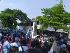 Minta UU Omnibus Law Dibatalkan, Ribuan Buruh Blokir Jalan di Tangerang