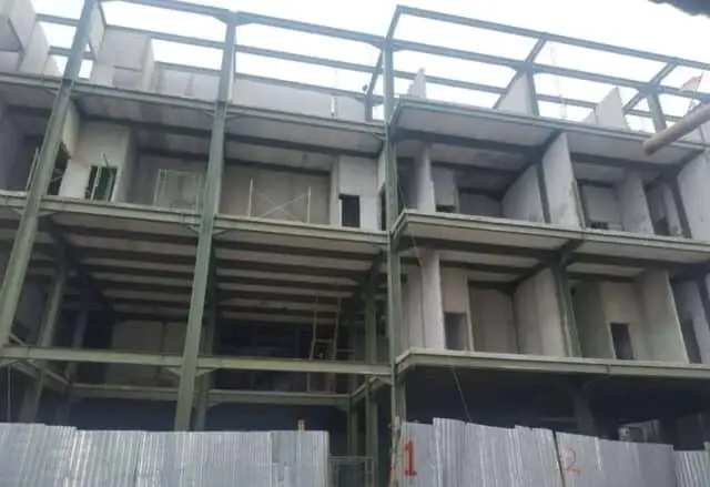 Papan IMB Tak Terlihat, Pembangunan Kost di Sampora Terus Berjalan Papan IMB Tak Terlihat, Pembangunan Kost di Sampora Terus Berjalan