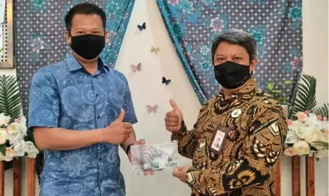Hari Batik Nasional, BNI Syariah Bagikan Ribuan Masker dan Hand Sanitizer Hari Batik Nasional, BNI Syariah Bagikan Ribuan Masker dan Hand Sanitizer