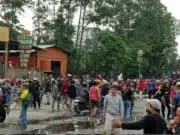 Kepung Petugas, Ribuan Massa Aksi Tolak UU Omnibus Law di Jalan Daan Mogot Ricuh Kepung Petugas, Ribuan Massa Aksi Tolak UU Omnibus Law di Jalan Daan Mogot Ricuh
