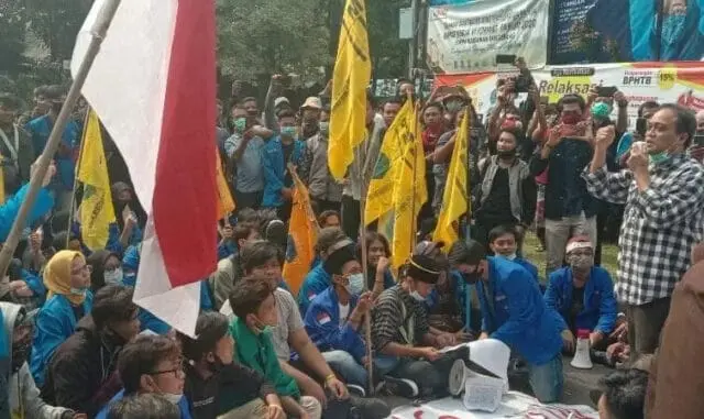 Penolakan UU Omnibus Law, Mahasiswa Geruduk DPRD Kota Tangerang Penolakan UU Omnibus Law, Mahasiswa Geruduk DPRD Kota Tangerang