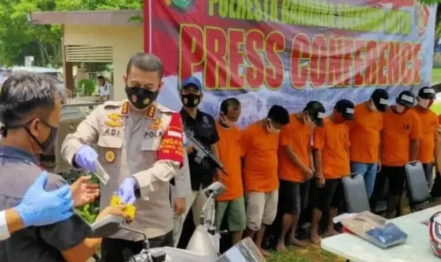 Janji Order Bubur Ayam 500 Bungkus, 10 Orang Ditangkap Polisi Janji Order Bubur Ayam 500 Bungkus, 10 Orang Ditangkap Polisi