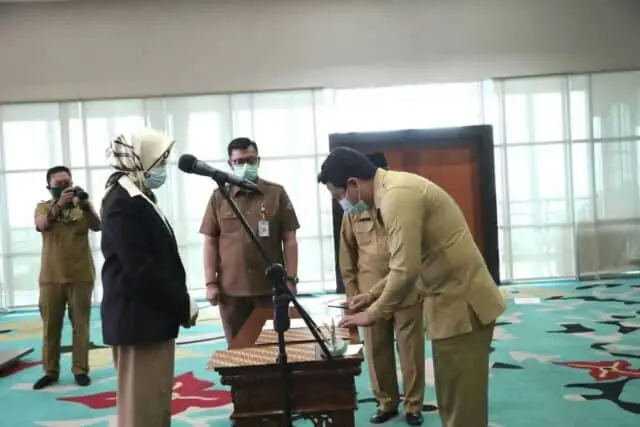 Airin Lantik 26 Pejabat Fungsional Pemkot Tangsel Airin Lantik 26 Pejabat Fungsional Pemkot Tangsel