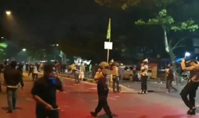 Lagi ! Dua Kelompok Massa Pemuda Bentrok di Celedug Lagi ! Dua Kelompok Massa Pemuda Bentrok di Celedug