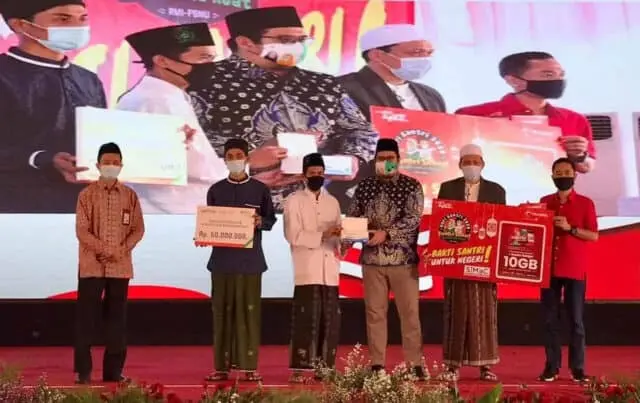 Hari Santri Nasional, Telkomsel Bagikan 16.000 Kartu Perdana untuk Ponpes se-Banten Hari Santri Nasional, Telkomsel Bagikan 16.000 Kartu Perdana untuk Ponpes se-Banten