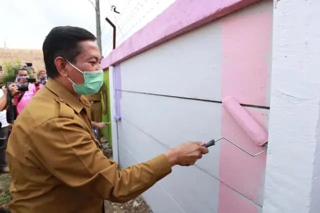 25.000 Liter Cat Percantik Kampung Rumah Kita di Tanah Tinggi 25.000 Liter Cat Percantik Kampung Rumah Kita di Tanah Tinggi