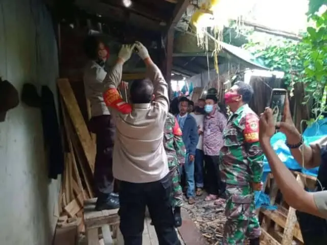 Kades Lebak Wangi Kecamatan Sepatan Timur Kabupaten Tangerang Gantung Diri Kades Lebak Wangi Kecamatan Sepatan Timur Kabupaten Tangerang Gantung Diri