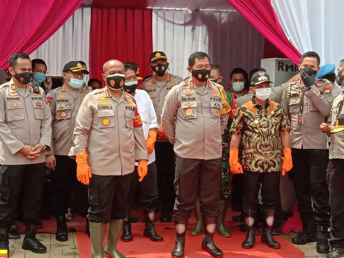 Diakhir Masa Dinas, Kapolda Metro Jaya Panen Raya Ketahanan Pangan di Tangerang Diakhir Masa Dinas, Kapolda Metro Jaya Panen Raya Ketahanan Pangan di Tangerang