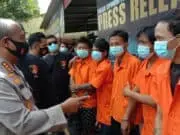 4 Pelaku Geng Motor Diringkus di Cipondoh Kota Tangerang 4 Pelaku Geng Motor Diringkus di Cipondoh Kota Tangerang