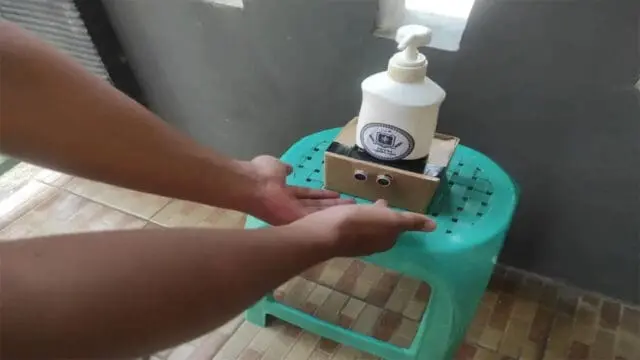 Implementasi Sensor Ultrasonik Pada Hand Sanitizer di Tempat Umum Implementasi Sensor Ultrasonik Pada Hand Sanitizer di Tempat Umum