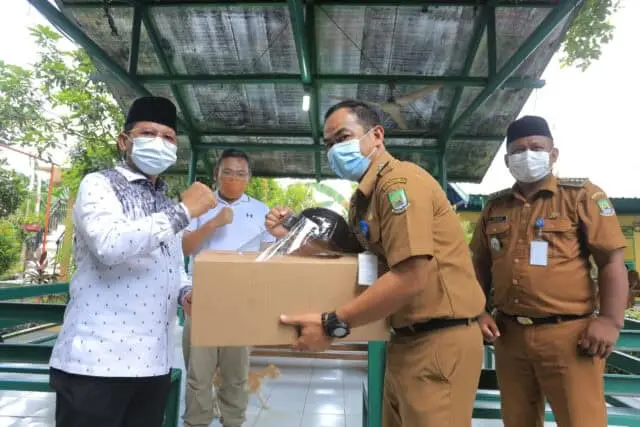 10.000 Face Shield Disebar Untuk Pengurus RW, Kelurahan dan Kecamatan se- Kota Tangerang 10.000 Face Shield Disebar Untuk Pengurus RW, Kelurahan dan Kecamatan se- Kota Tangerang