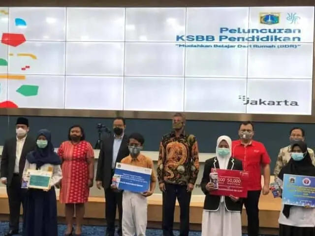 Telkomsel Berikan Bantuan untuk Pendidikan Daring Pelajar DKI Jakarta Telkomsel Berikan Bantuan untuk Pendidikan Daring Pelajar DKI Jakarta