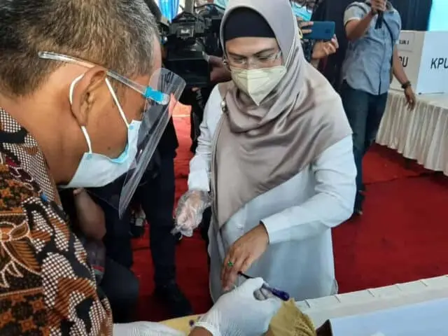 Pilkada Tangsel, Mencoblos di TPS 8 Pondok Pucung Azizah Diingatkan Warga Pilkada Tangsel, Mencoblos di TPS 8 Pondok Pucung Azizah Diingatkan Warga