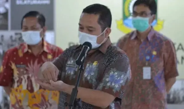 Perayaan Tahun Baru 2021 Dilarang di Kota Tangerang, Pelaku Usaha Sampai Jam 19.00 WIB Perayaan Tahun Baru 2021 Dilarang di Kota Tangerang, Pelaku Usaha Sampai Jam 19.00 WIB