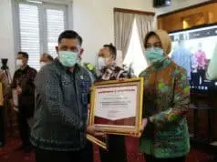 Tangsel Raih Penghargaan Kota Peduli HAM Tangsel Raih Penghargaan Kota Peduli HAM