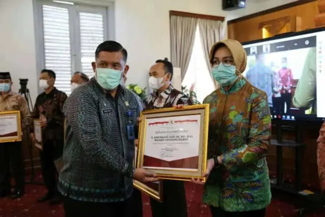 Tangsel Raih Penghargaan Kota Peduli HAM Tangsel Raih Penghargaan Kota Peduli HAM