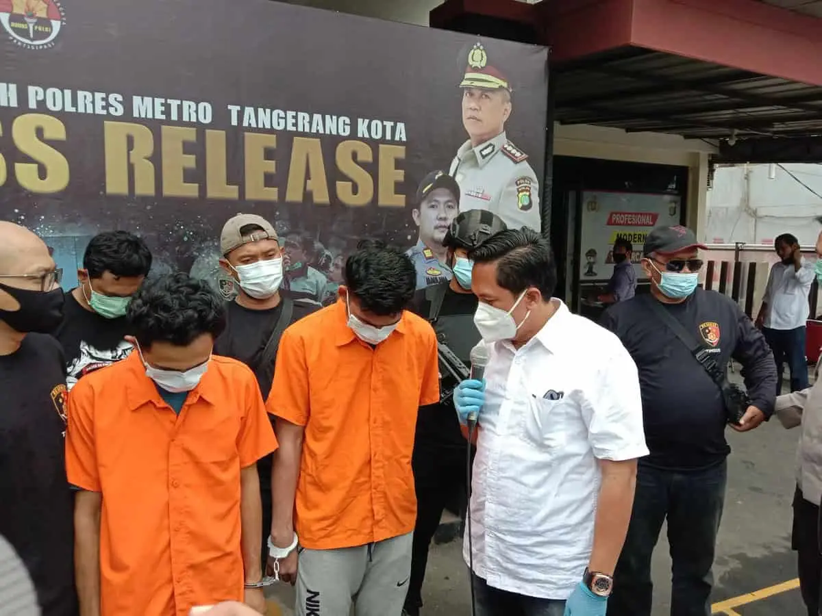Gudang Exymer dan Tramadol di Cipondoh Diungkap, 2 Pelaku Diamankan 1 Buron Gudang Exymer dan Tramadol di Cipondoh Diungkap, 2 Pelaku Diamankan 1 Buron