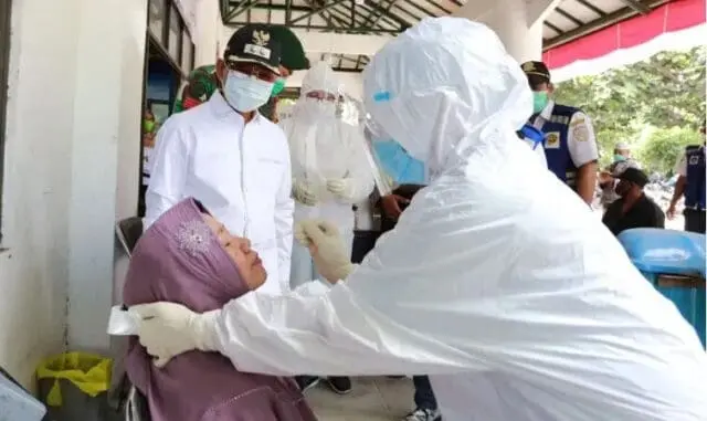 Rapid Test Antigen di Terminal Poris Plawad Pastikan Penumpang dan Pengemudi Bebas Covid-19 Rapid Test Antigen di Terminal Poris Plawad Pastikan Penumpang dan Pengemudi Bebas Covid-19