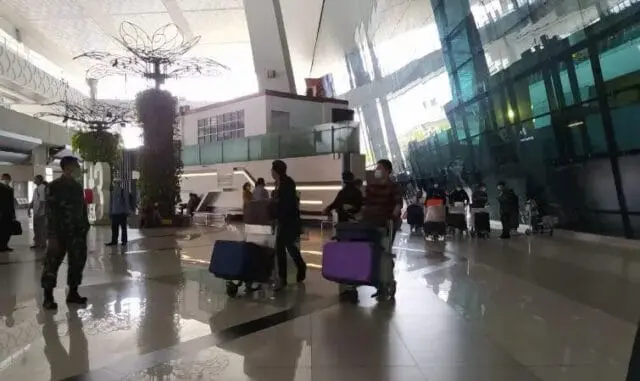 Viral Penumpukan di Terminal 3, Ini Penjelasan Satgas Covid-19 Bandara Soetta Viral Penumpukan di Terminal 3, Ini Penjelasan Satgas Covid-19 Bandara Soetta