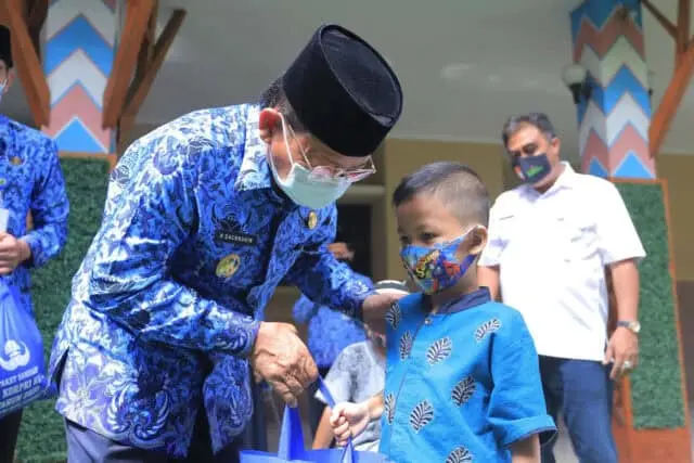 HUT Korpri, Sachrudin Serahkan 3.000 Paket Sembako Untuk Masyarakat HUT Korpri, Sachrudin Serahkan 3.000 Paket Sembako Untuk Masyarakat