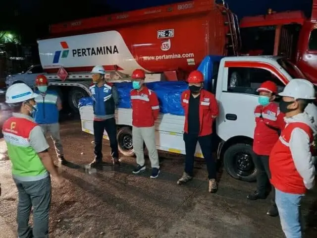 Elnusa Petrofin Tetap Distribusikan BBM Elnusa Petrofin Tetap Distribusikan BBM