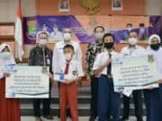 Bank bjb Salurkan Bantuan Siswa SD dan SMP Kategori MBR di Tangerang