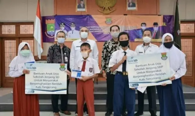Bank bjb Salurkan Bantuan Siswa SD dan SMP Kategori MBR di Tangerang Bank bjb Salurkan Bantuan Siswa SD dan SMP Kategori MBR di Tangerang