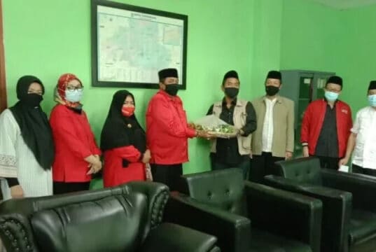 48 Tahun PDI Perjuangan, 48 Nasi Tumpeng Disebar di Kota Tangerang 48 Tahun PDI Perjuangan, 48 Nasi Tumpeng Disebar di Kota Tangerang