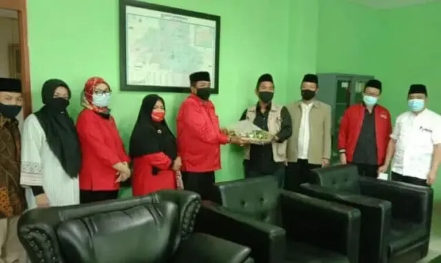 48 Tahun PDI Perjuangan, 48 Nasi Tumpeng Disebar di Kota Tangerang 48 Tahun PDI Perjuangan, 48 Nasi Tumpeng Disebar di Kota Tangerang