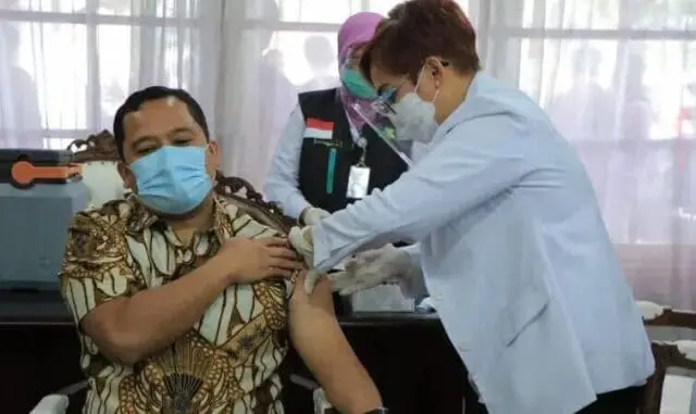 Vaksinasi Wali Kota Tangerang Vaksinasi Wali Kota Tangerang