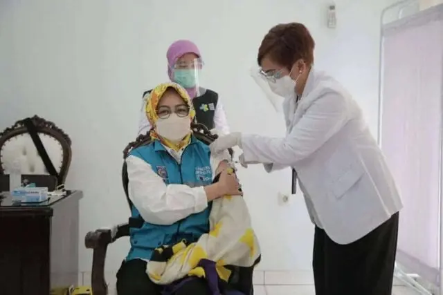 Jalani Suntik Vaksin, Airin Yakin Vaksinasi Menciptakan Kekebalan Tubuh Jalani Suntik Vaksin, Airin Yakin Vaksinasi Menciptakan Kekebalan Tubuh