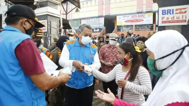 Sidak di Pasar, 90 Persen Warga Tangsel Tertib Gunakan Masker Sidak di Pasar, 90 Persen Warga Tangsel Tertib Gunakan Masker