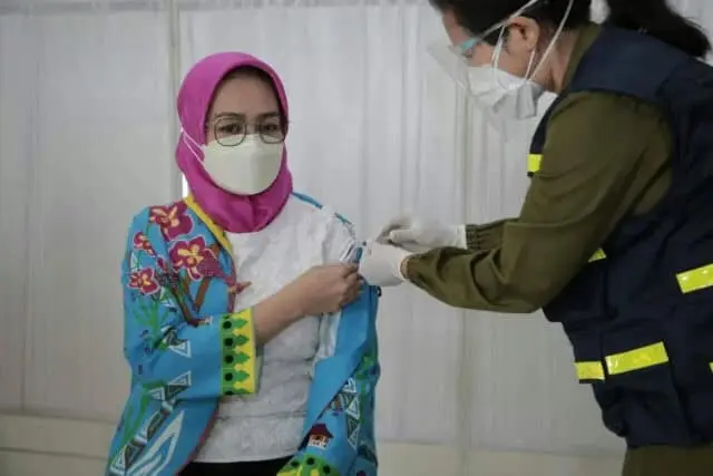 Walikota Tangsel Jalani Vaksin Kedua di RSU Tangsel Walikota Tangsel Jalani Vaksin Kedua di RSU Tangsel