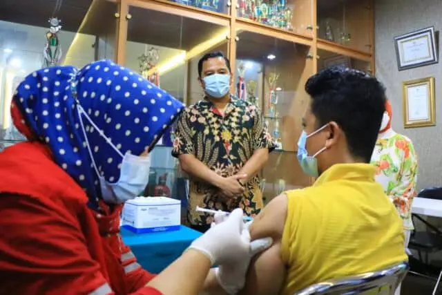 Wali Kota Pantau Vaksinasi Covid-19 Untuk Nakes Kota Tangerang Wali Kota Pantau Vaksinasi Covid-19 Untuk Nakes Kota Tangerang