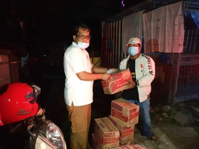 Bantu Korban Banjir, Rispanel Arya Serahkan Bantuan di Gunung Kaler Bantu Korban Banjir, Rispanel Arya Serahkan Bantuan di Gunung Kaler