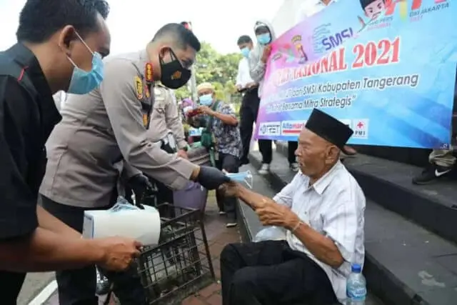 Sambut HPN 2021, Kapolresta Tangerang Bersama Jurnalis Bagikan 2.000 Masker dan Sembako Sambut HPN 2021, Kapolresta Tangerang Bersama Jurnalis Bagikan 2.000 Masker dan Sembako