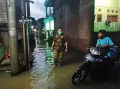 Turun ke Lokasi Banjir Aleg PKS Bantu Warga Yang Terdampak Turun ke Lokasi Banjir Aleg PKS Bantu Warga Yang Terdampak