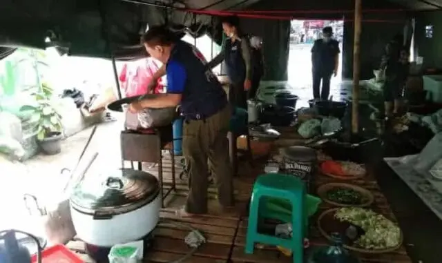 Banjir, Dapur Umum PMI Kota Tangerang Salurkan Ribuan Nasi Bungkus Banjir, Dapur Umum PMI Kota Tangerang Salurkan Ribuan Nasi Bungkus