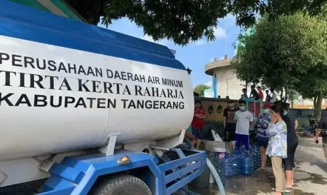 Boosterpump Terendam Banjir, Perumdam TKR Suplai Air Bersih Melalui Mobil Tangki Boosterpump Terendam Banjir, Perumdam TKR Suplai Air Bersih Melalui Mobil Tangki