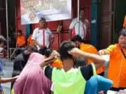 Empati, Korban Banjir di Kota Tangerang Diajak Makan Bakso Gratis Empati, Korban Banjir di Kota Tangerang Diajak Makan Bakso Gratis