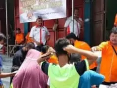 Empati, Korban Banjir di Kota Tangerang Diajak Makan Bakso Gratis Empati, Korban Banjir di Kota Tangerang Diajak Makan Bakso Gratis
