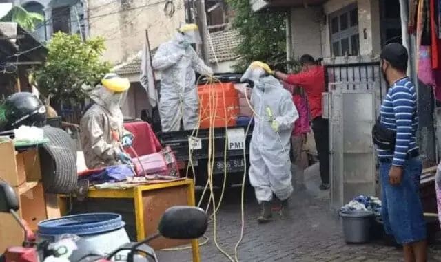 Recovery Pasca Banjir, PMI Kota Tangerang Kirimkan Tim Spraying Recovery Pasca Banjir, PMI Kota Tangerang Kirimkan Tim Spraying
