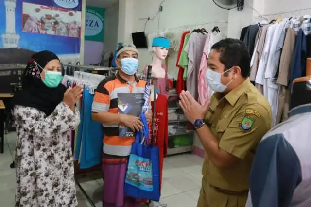 Pelaku Usaha Perseorangan di Tangerang Diberi Legalitas Izin Usaha Mikro Kecil Pelaku Usaha Perseorangan di Tangerang Diberi Legalitas Izin Usaha Mikro Kecil