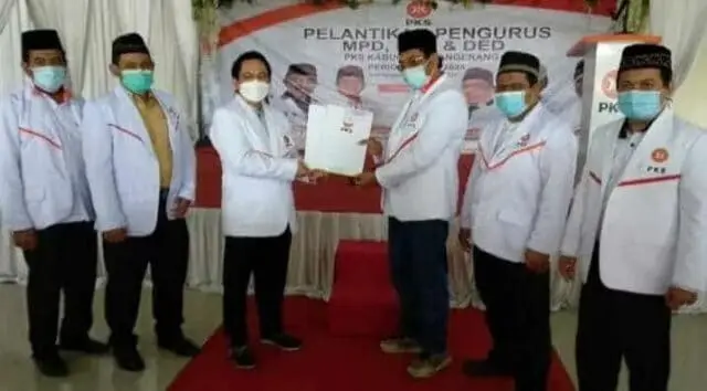 Rispanel Arya Terima SK DPW PKS Provinsi Banten Priode 2020-2025 Rispanel Arya Terima SK DPW PKS Provinsi Banten Priode 2020-2025